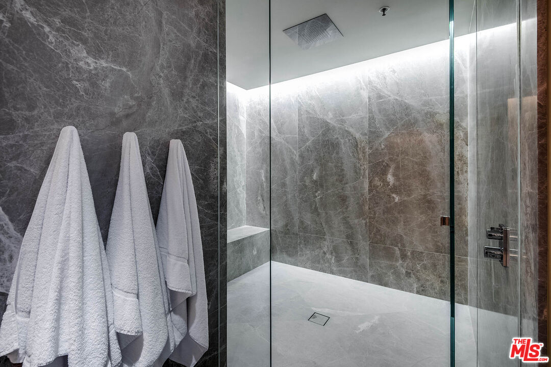 MLS #25581759 image #24