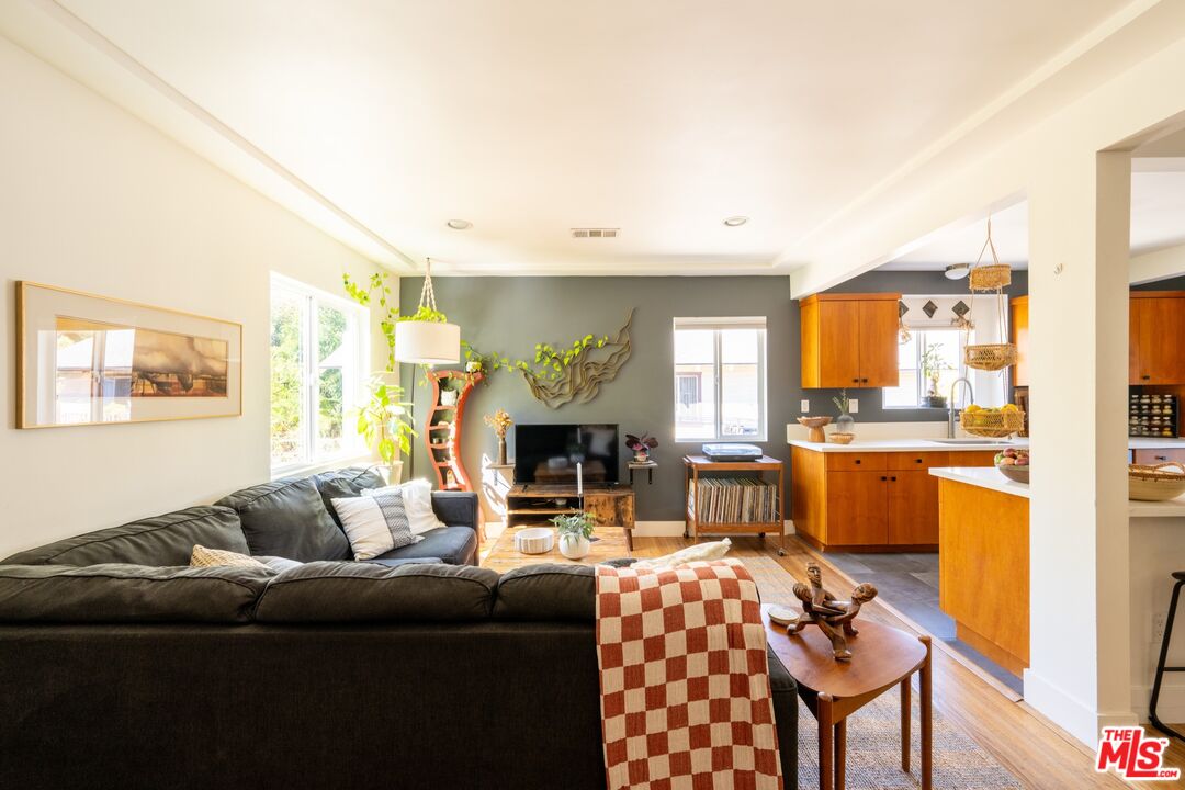 MLS #25585629 image #5