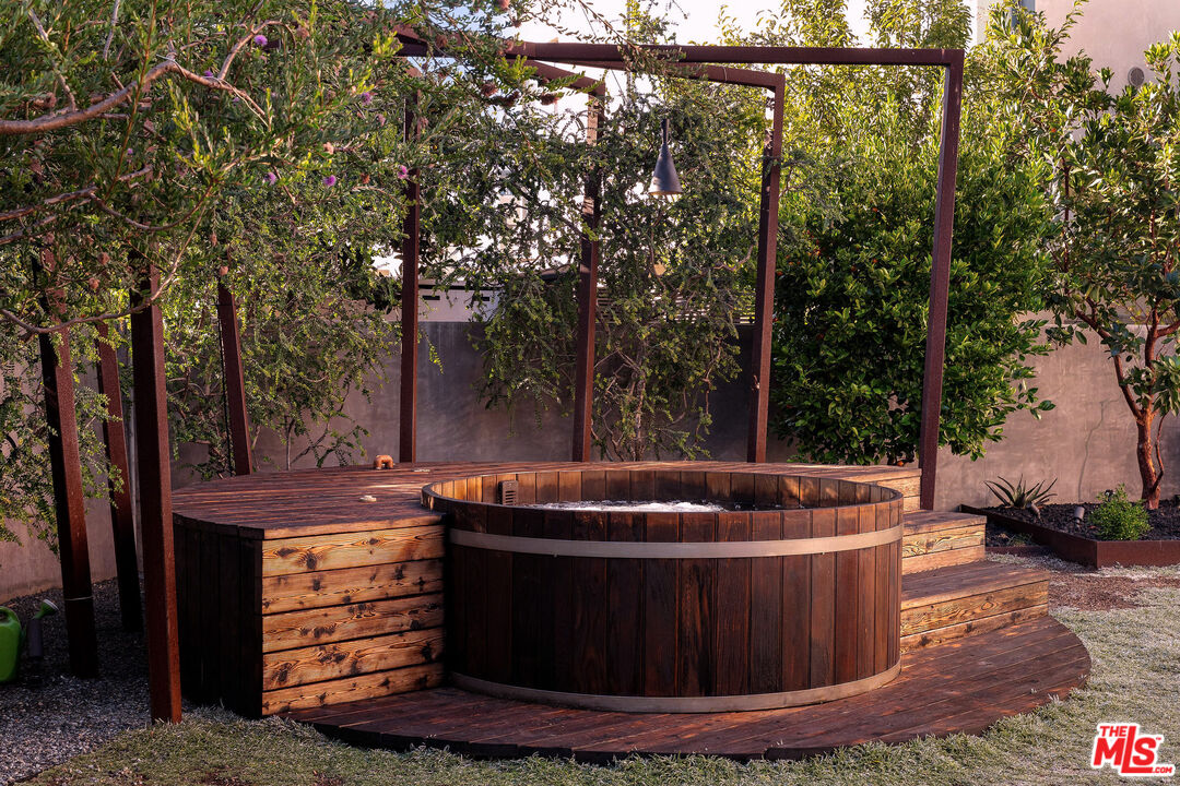 MLS #25585915 image #20