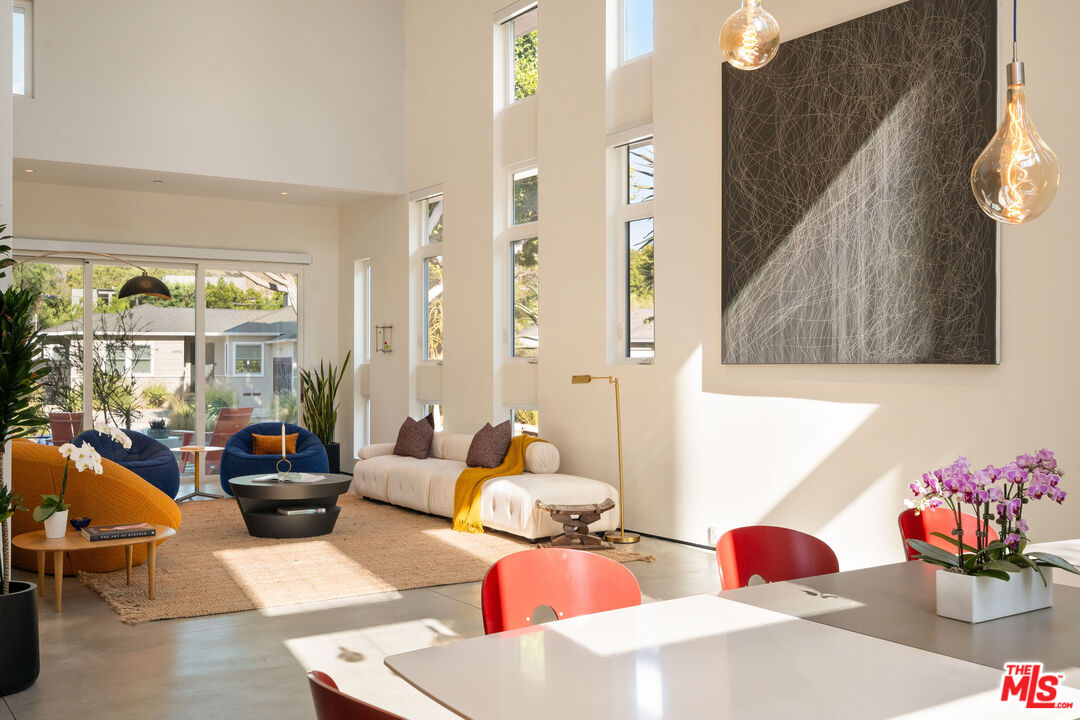 MLS #25585915 image #2