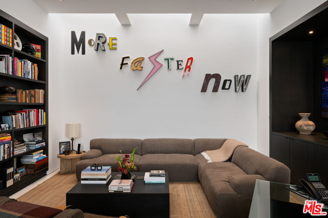 MLS #25586149 image #24