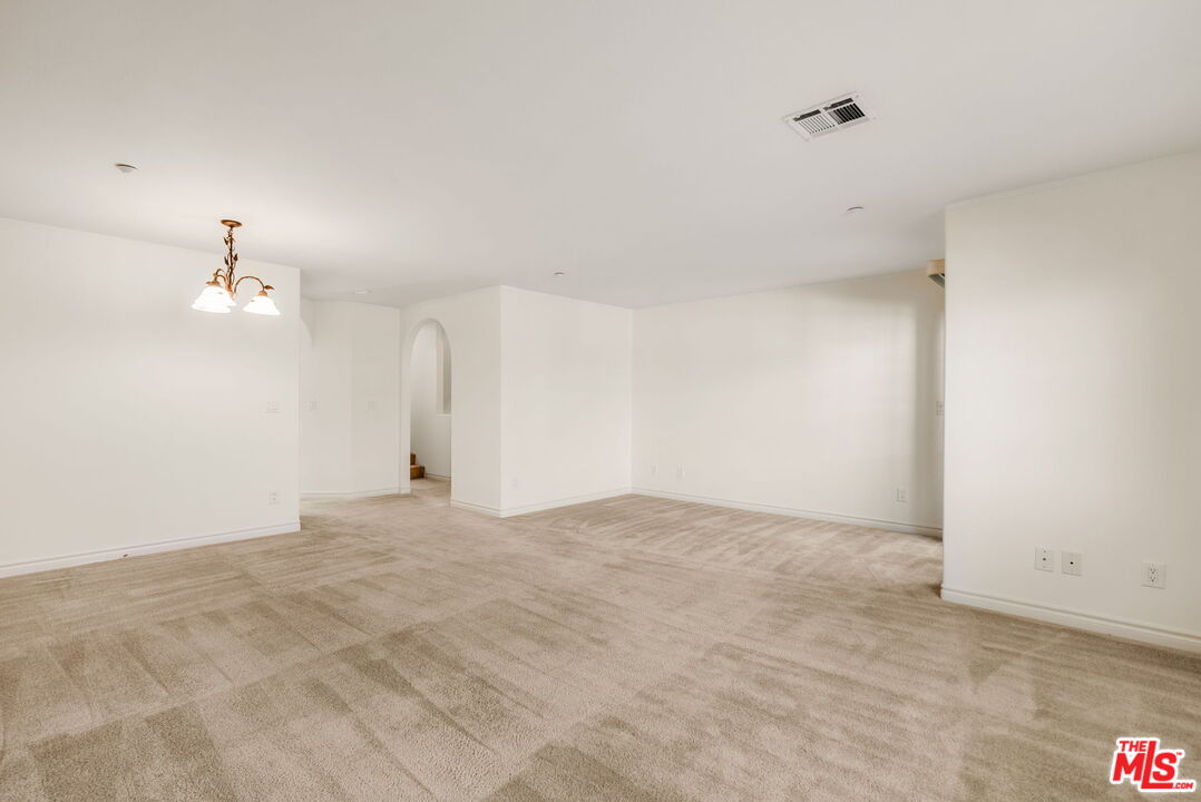 MLS #25588147 image #13