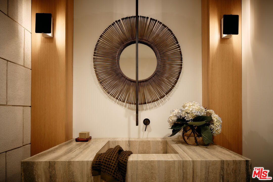 MLS #25589851 image #24