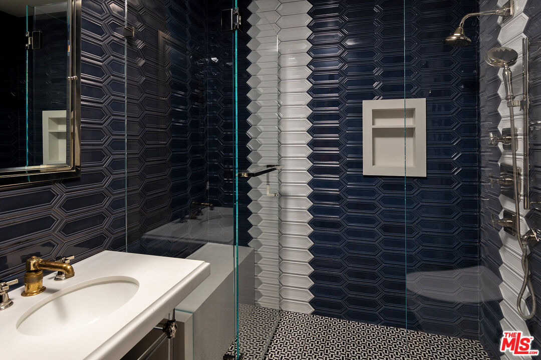 MLS #25591407 image #21