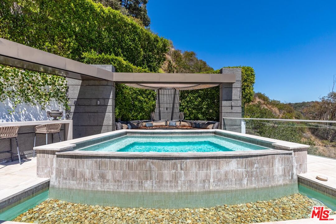 MLS #25591997 image #20