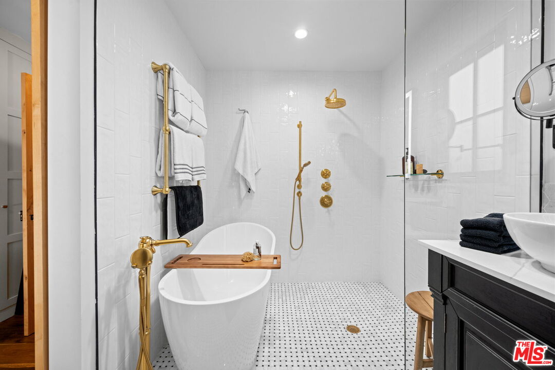 MLS #25592547 image #32