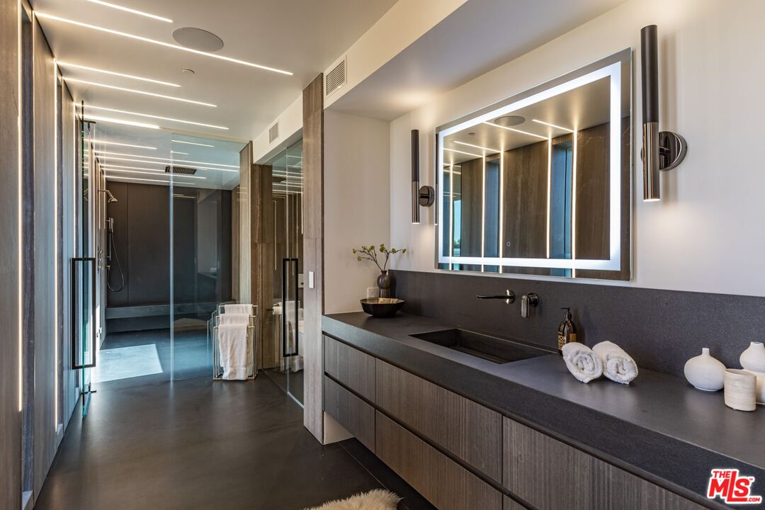 MLS #25593937 image #16