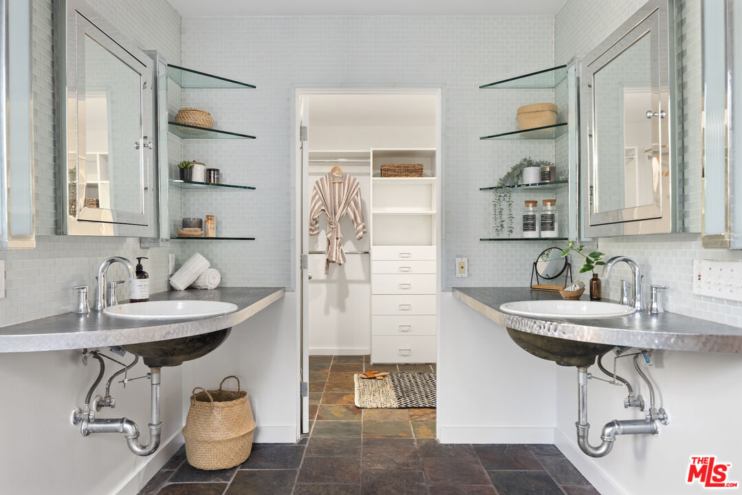 MLS #25594435 image #11