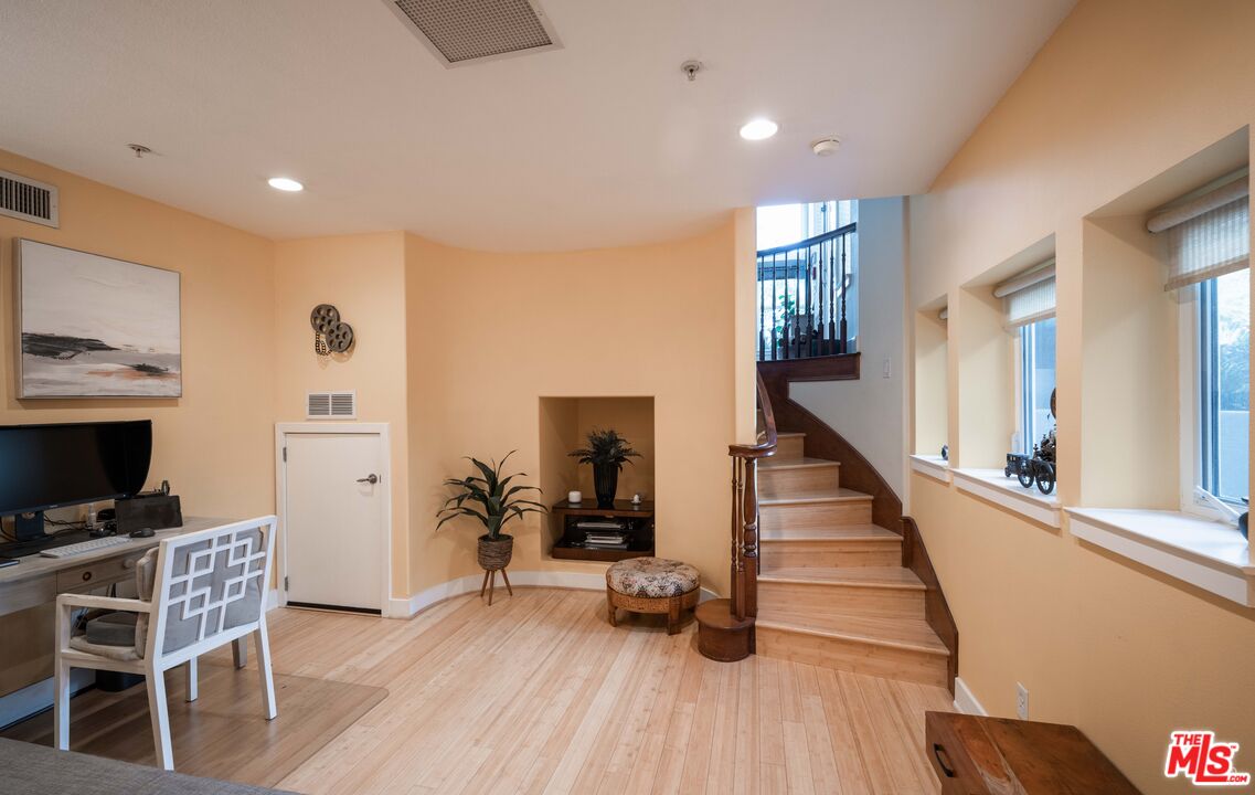 MLS #25595747 image #16