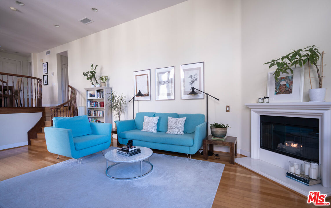 MLS #25595747 image #2