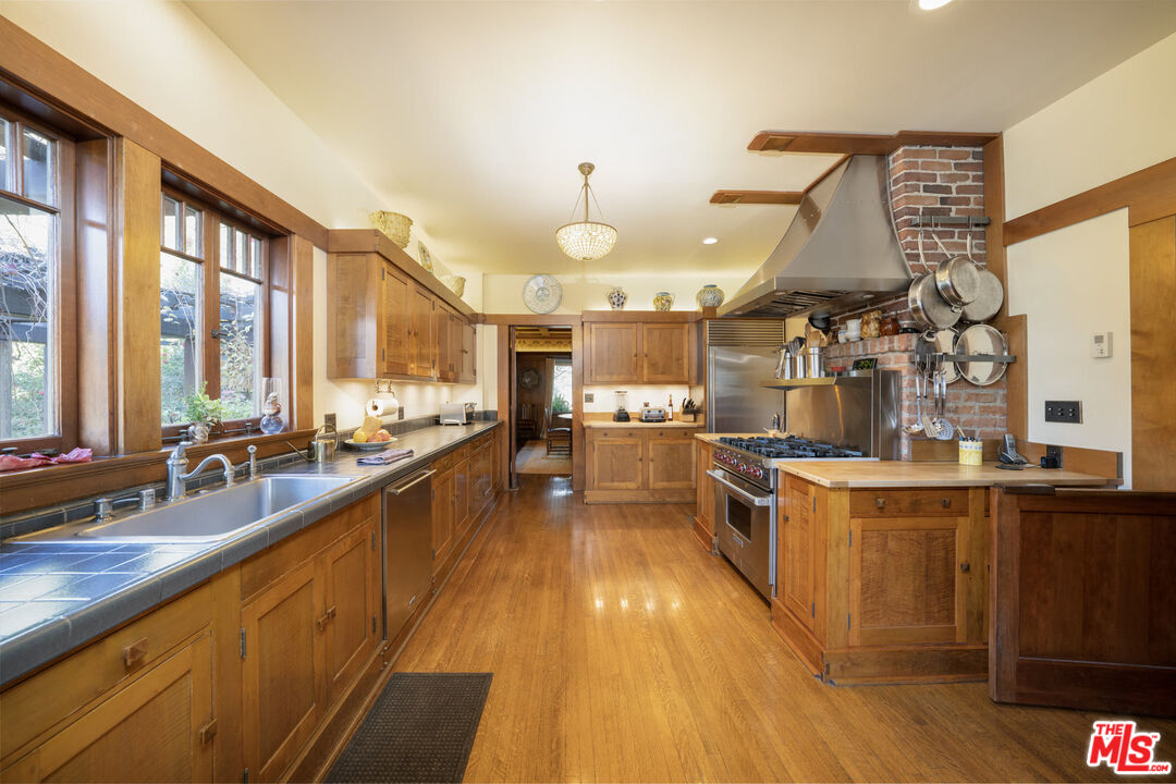 MLS #25596063 image #12