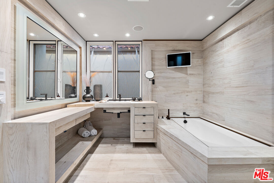 MLS #25596777 image #40