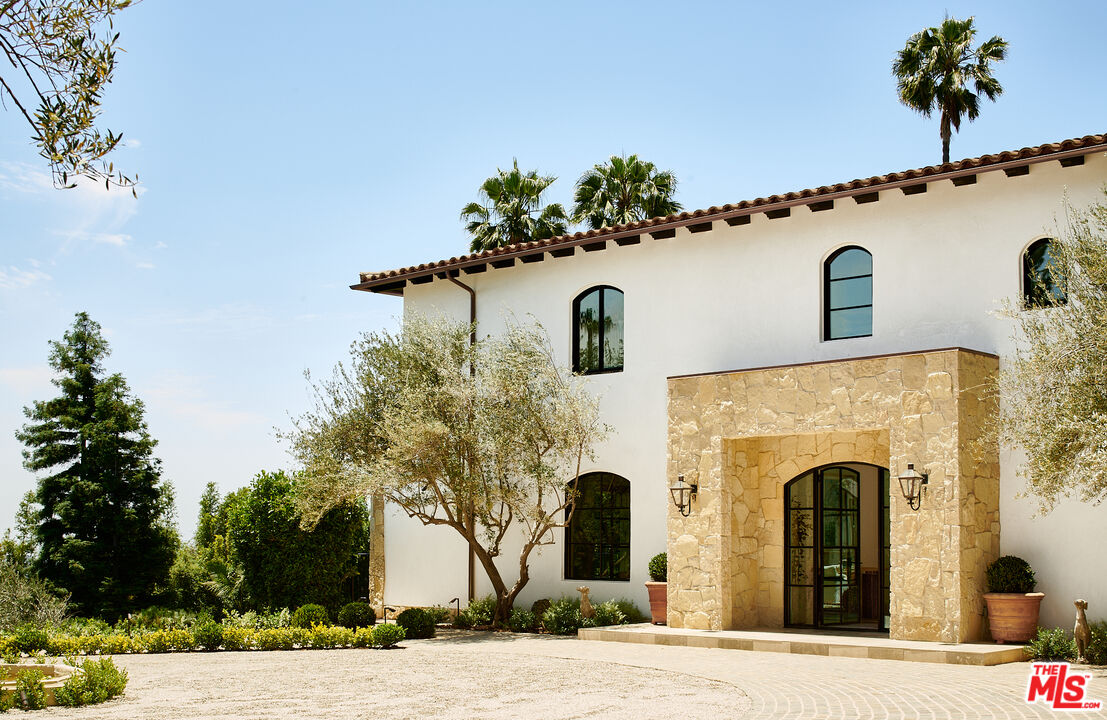 MLS #25597735 image #2