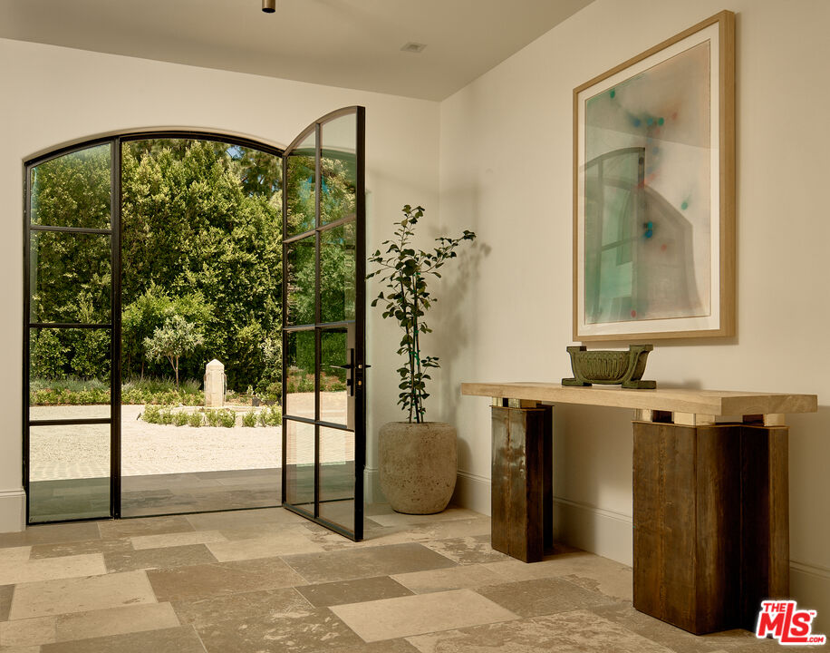 MLS #25597735 image #3