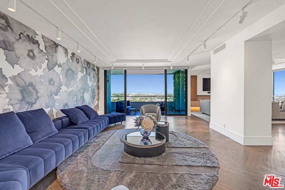 MLS #25600139 image #1