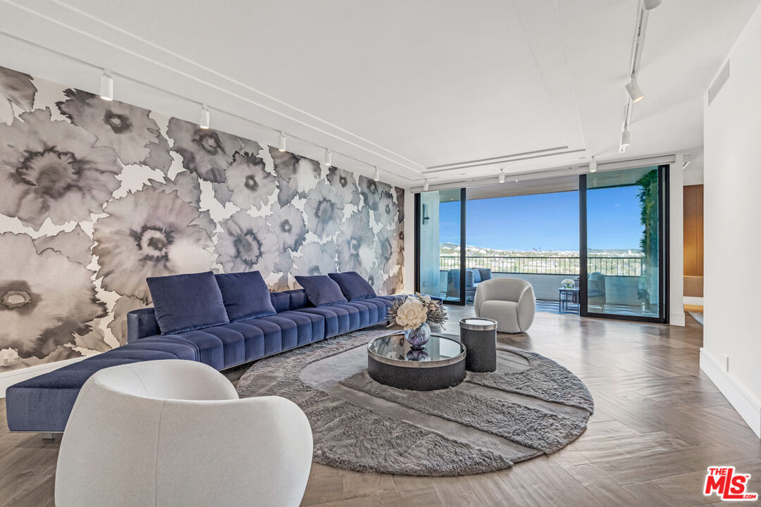 MLS #25600139 image #2