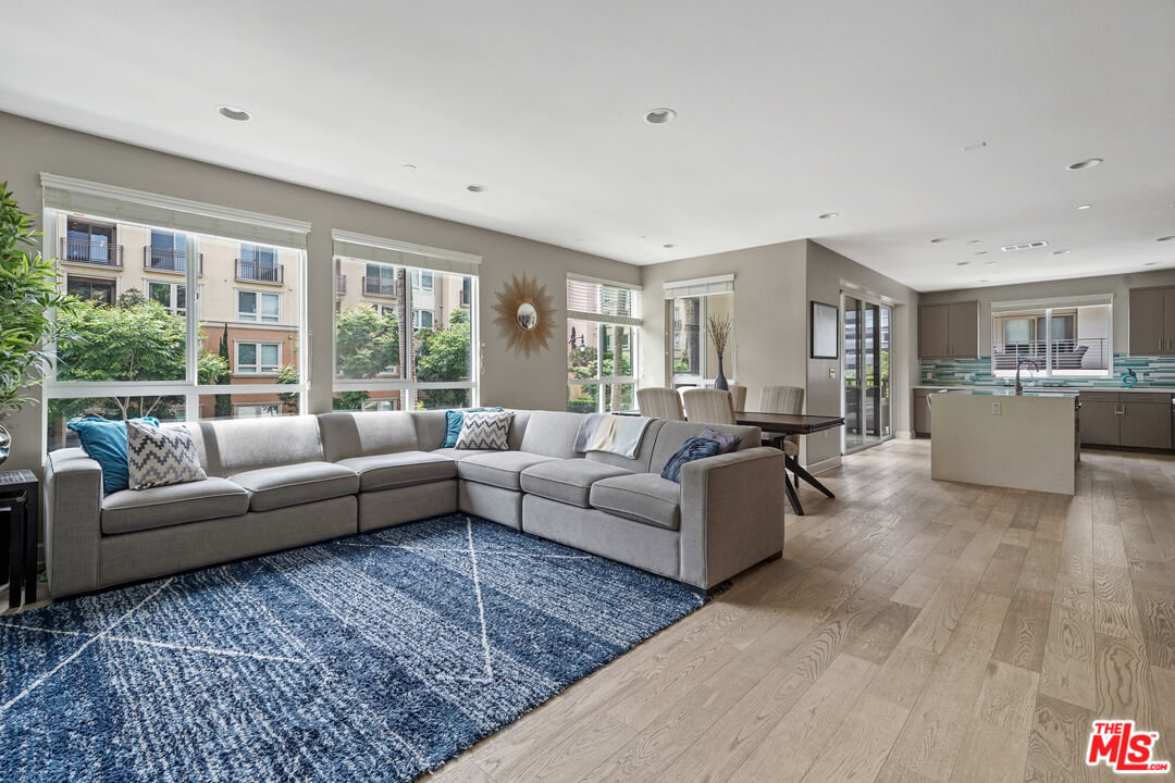 MLS #25600655 image #0