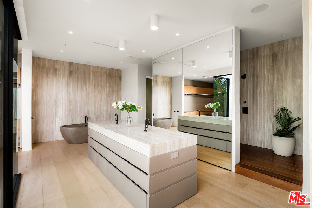 MLS #25601049 image #19