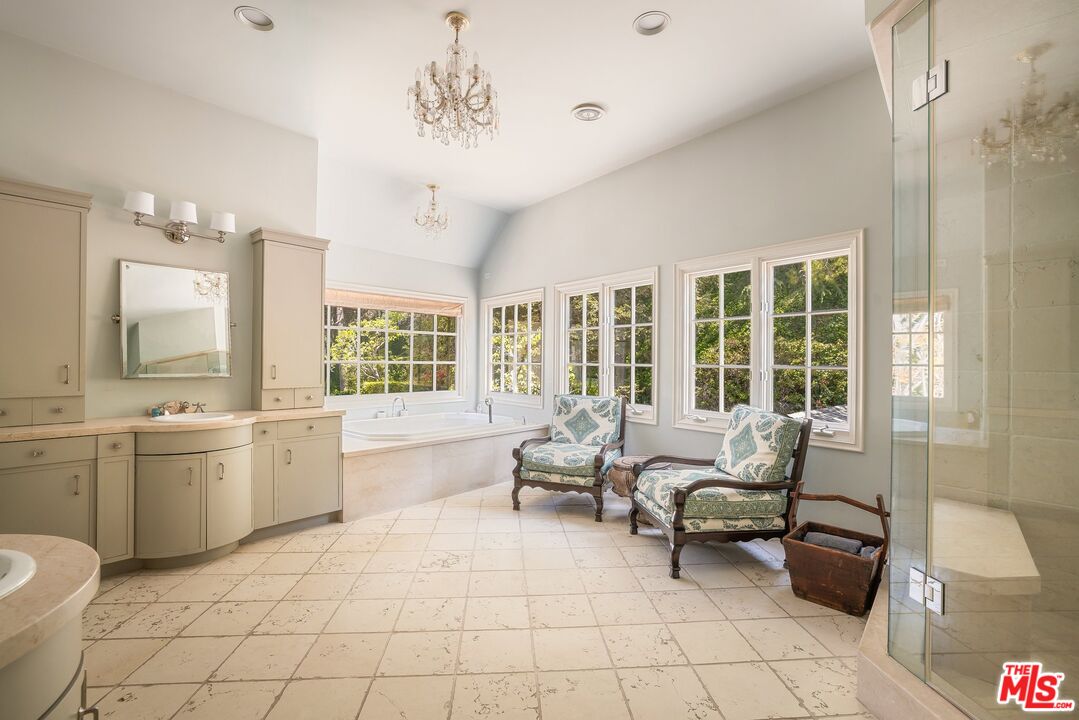 MLS #25601863 image #14