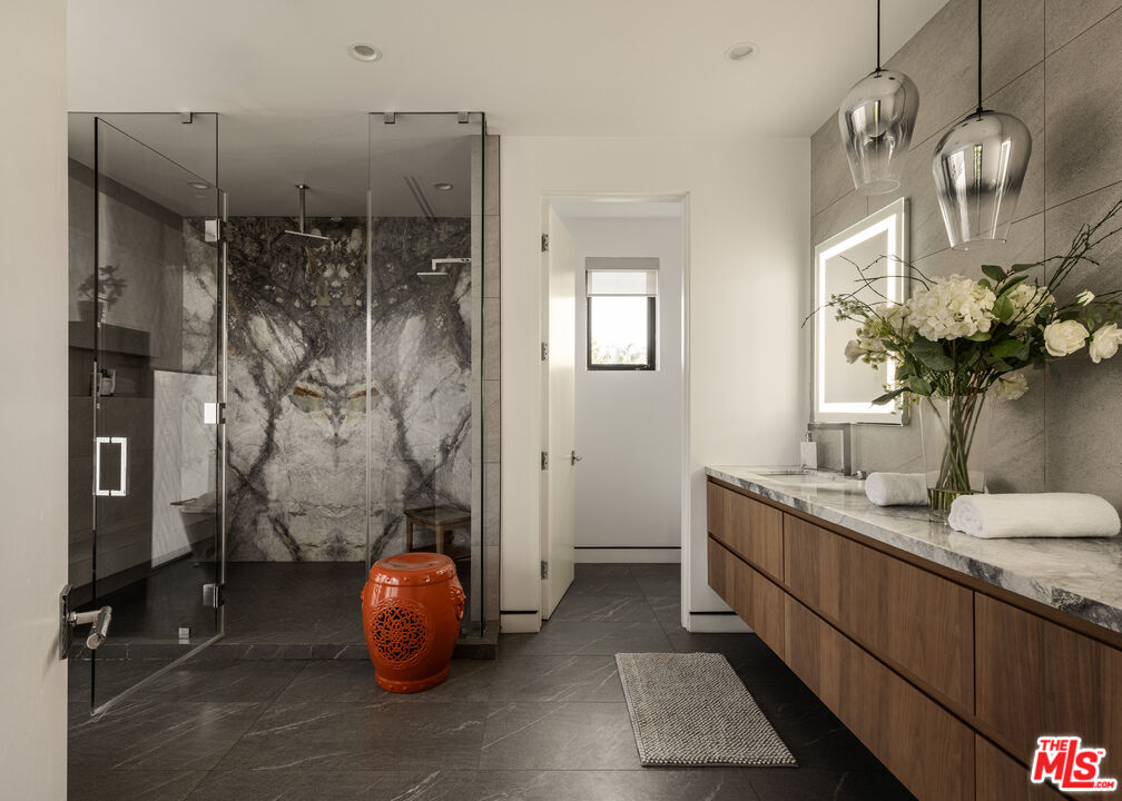 MLS #25602687 image #17