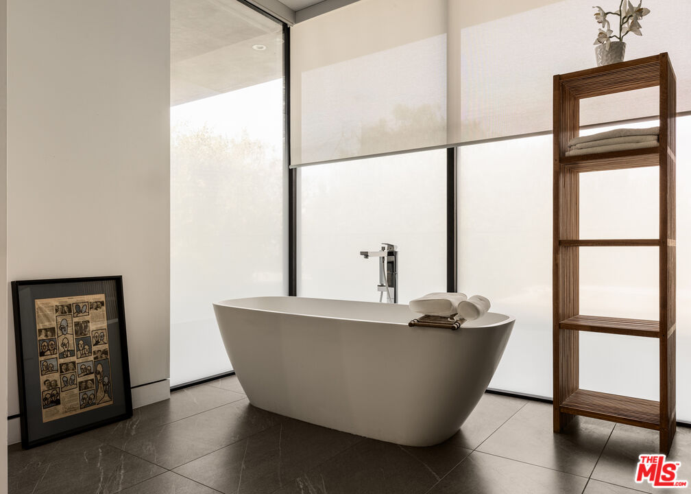 MLS #25602687 image #18