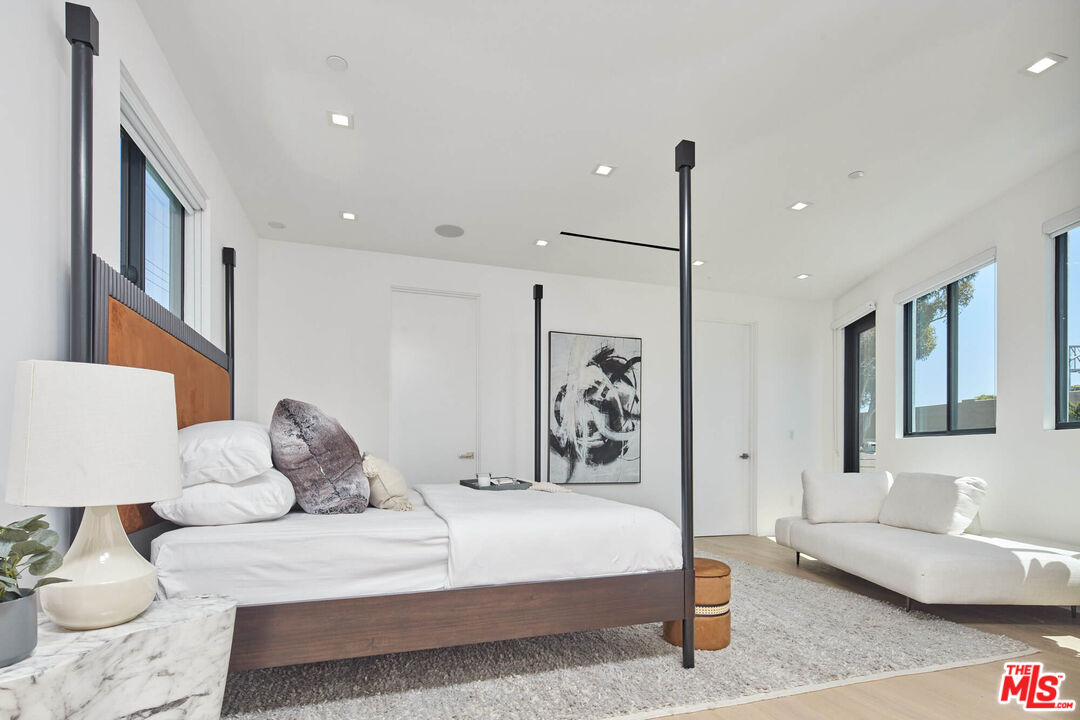 MLS #25604607 image #21