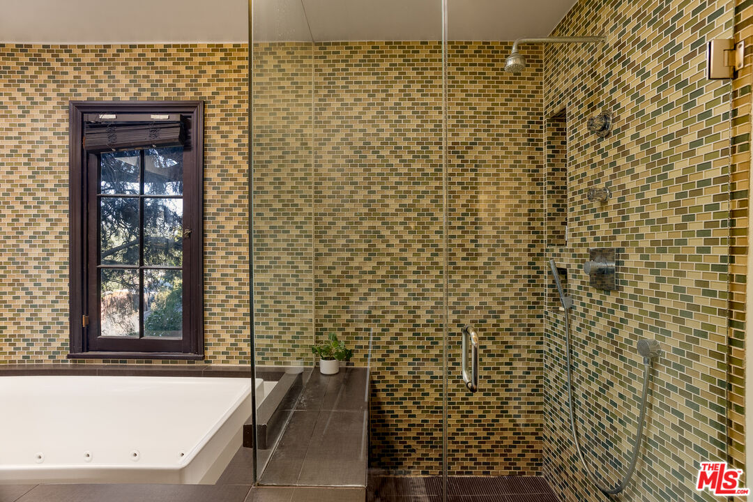 MLS #25604995 image #33