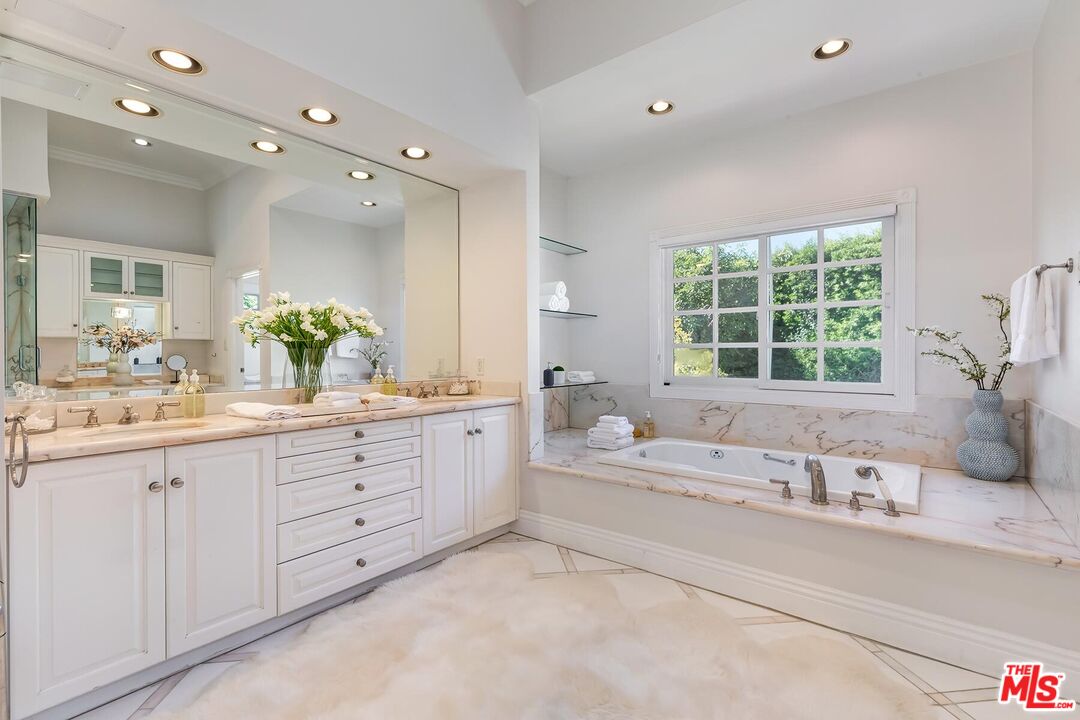 MLS #25608341 image #22