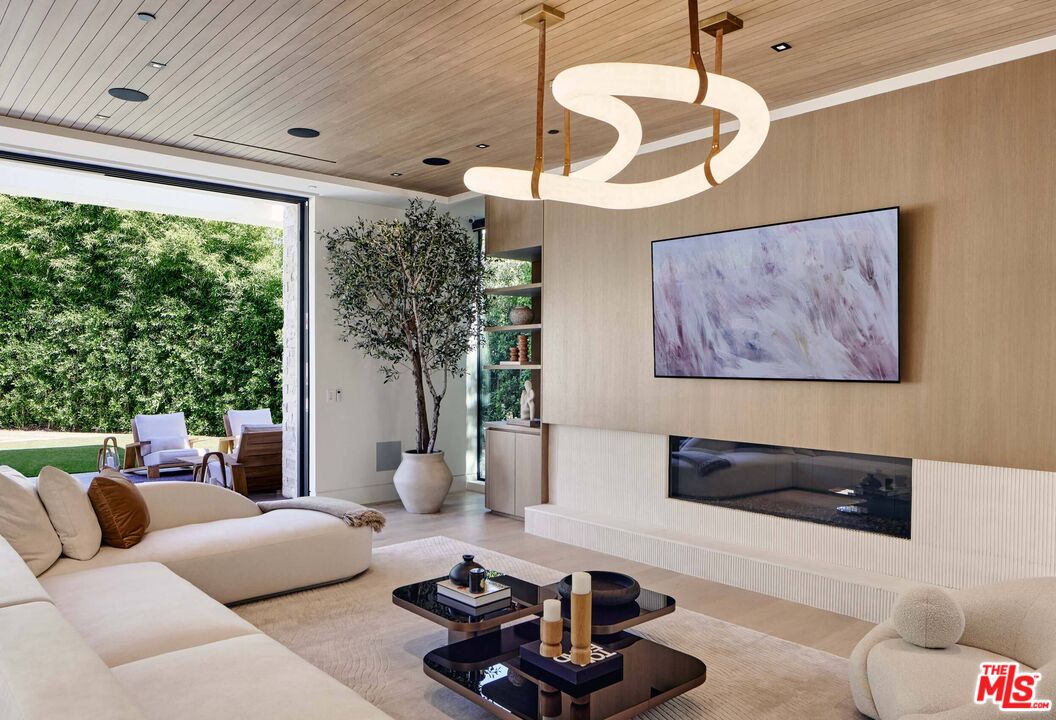 MLS #25608503 image #16