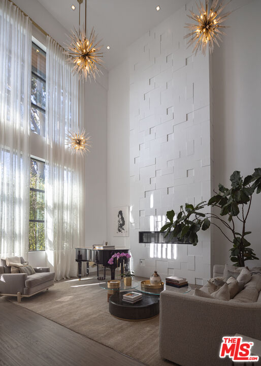 MLS #25611187 image #2