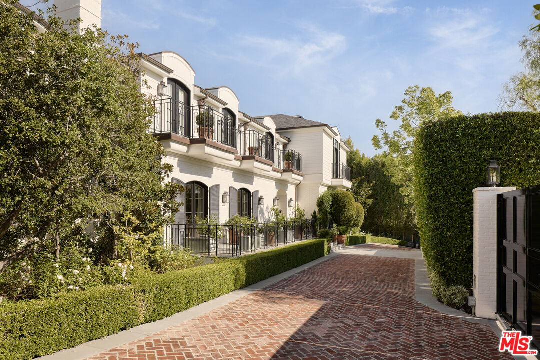 MLS #25611933 image #1