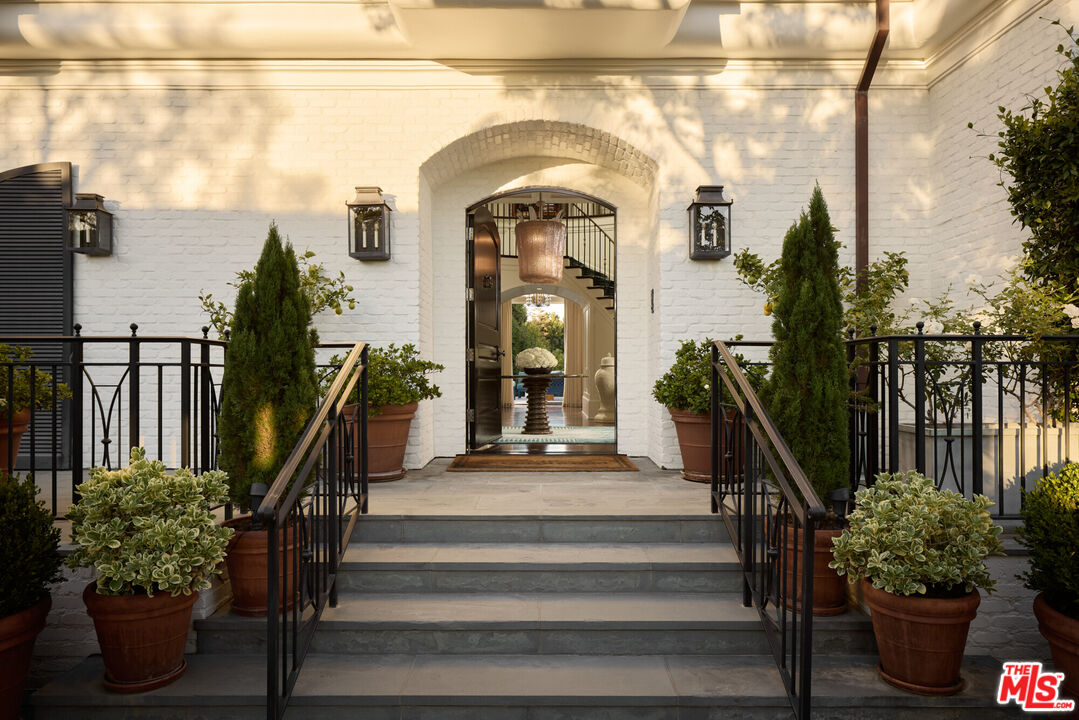 MLS #25611933 image #2