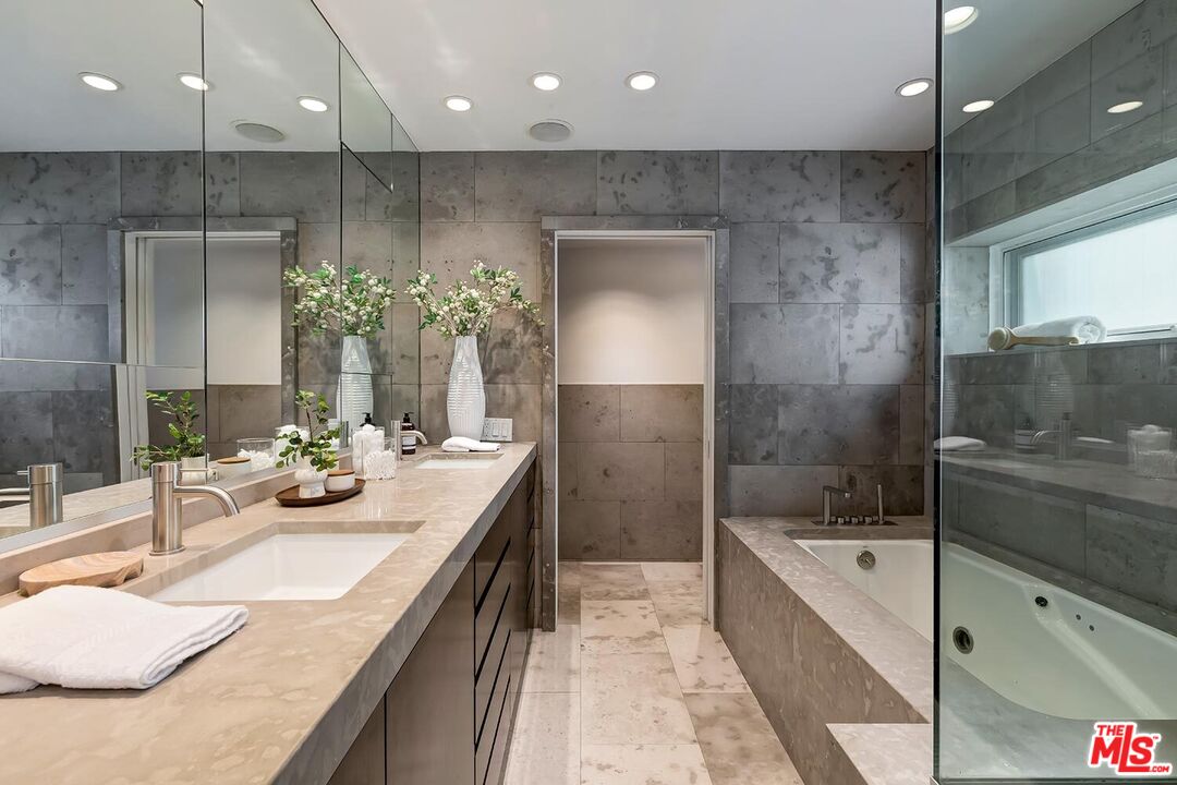 MLS #25612553 image #17