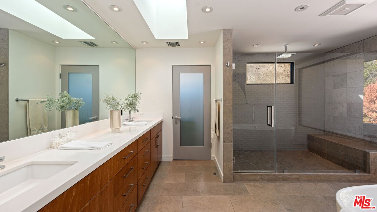 MLS #25613487 image #14