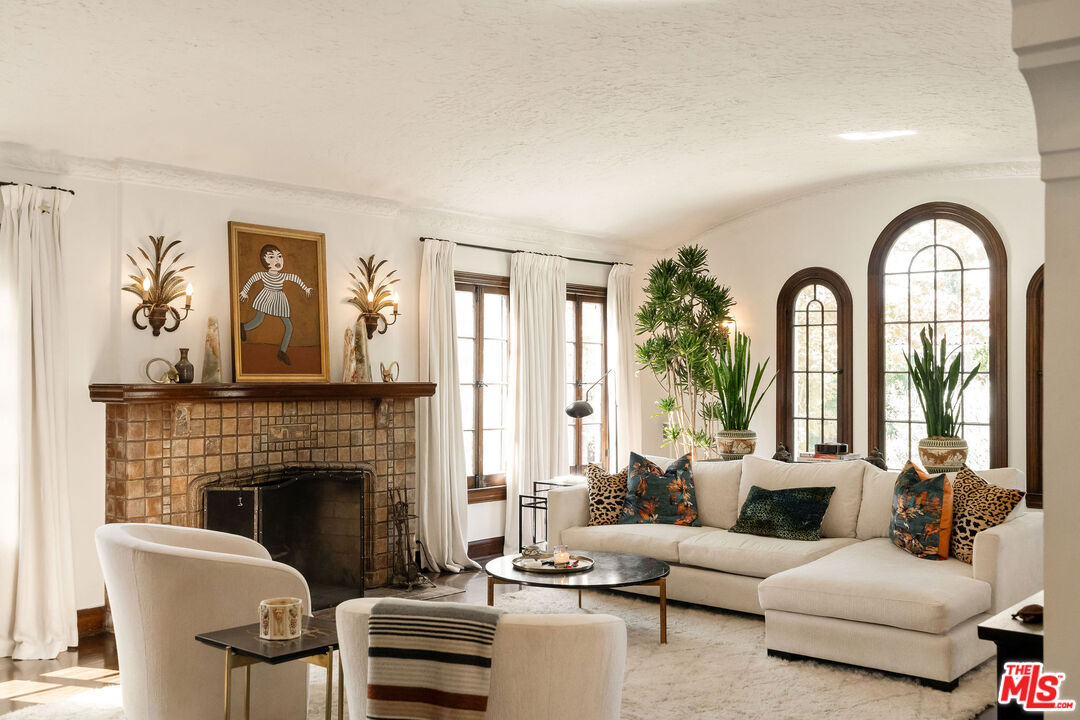 MLS #25614087 image #2