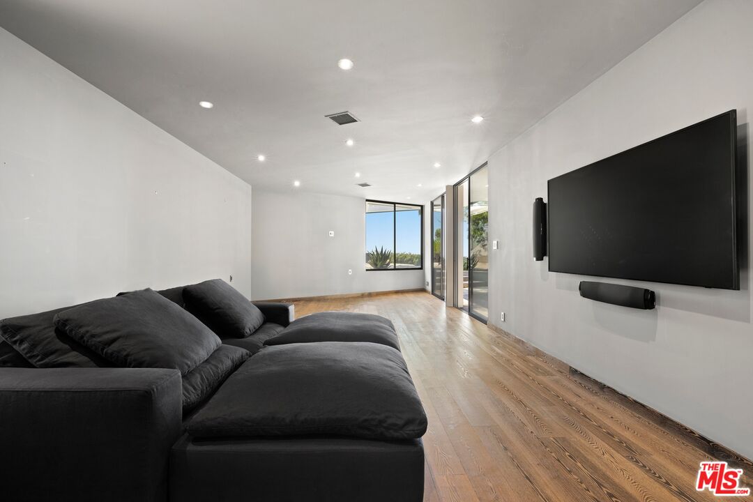 MLS #25614903 image #32