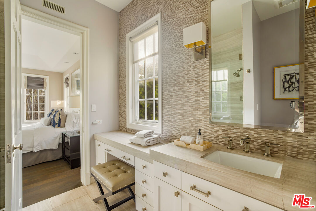 MLS #25615389 image #20