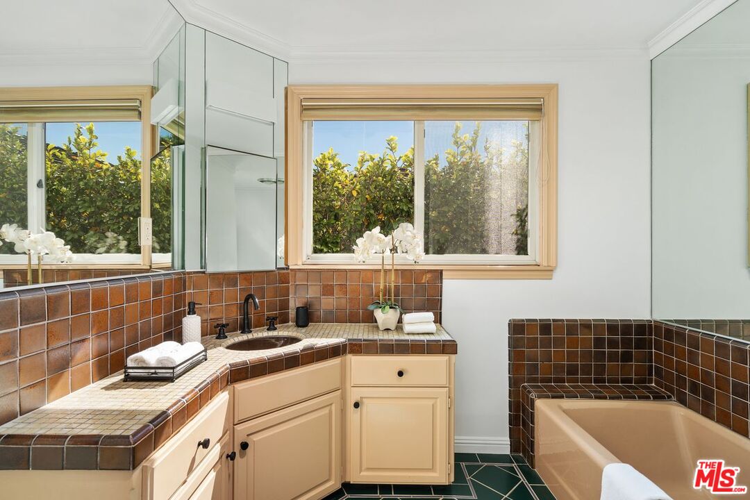 MLS #25615833 image #16