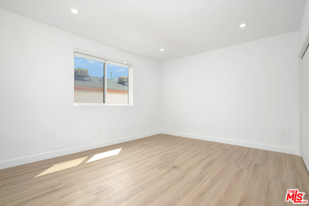 MLS #25616907 image #16