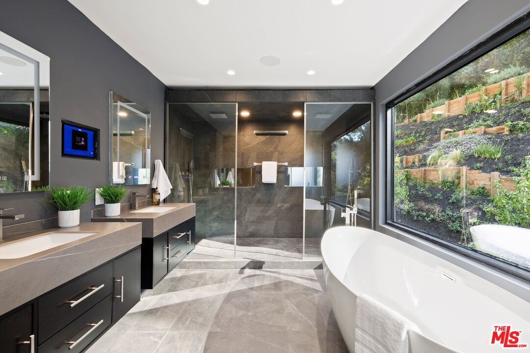 MLS #25625753 image #2