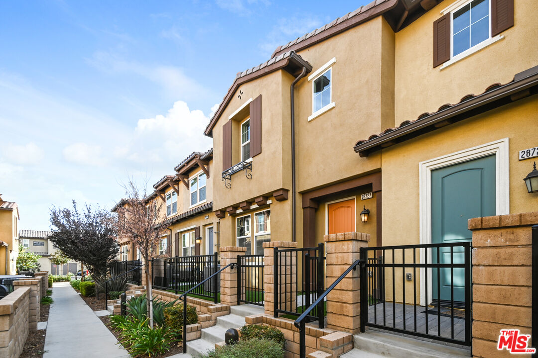 28727 Jardineras Dr Santa Clarita, California Built in 2018, this Valencia two-story home offers granite countertops, and a two-car garage. This home has been virtually staged to illustrate its potential.
