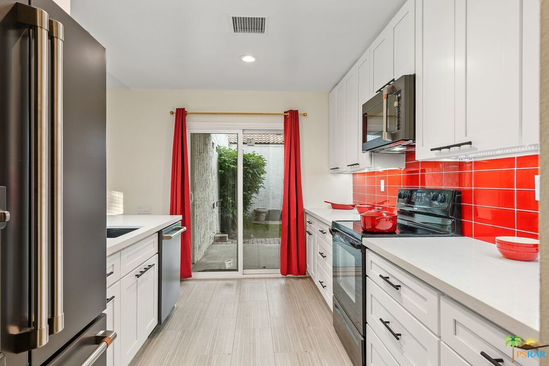 Image 4 for 562 E SUNSHINE CIR