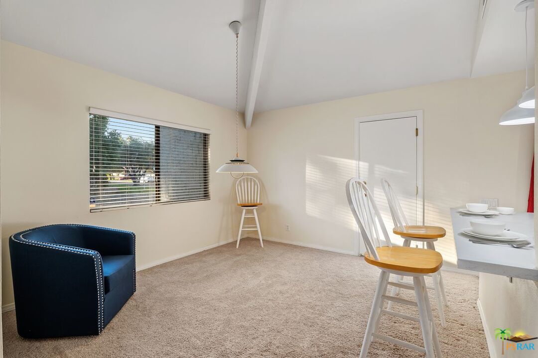 Image 8 for 562 E SUNSHINE CIR
