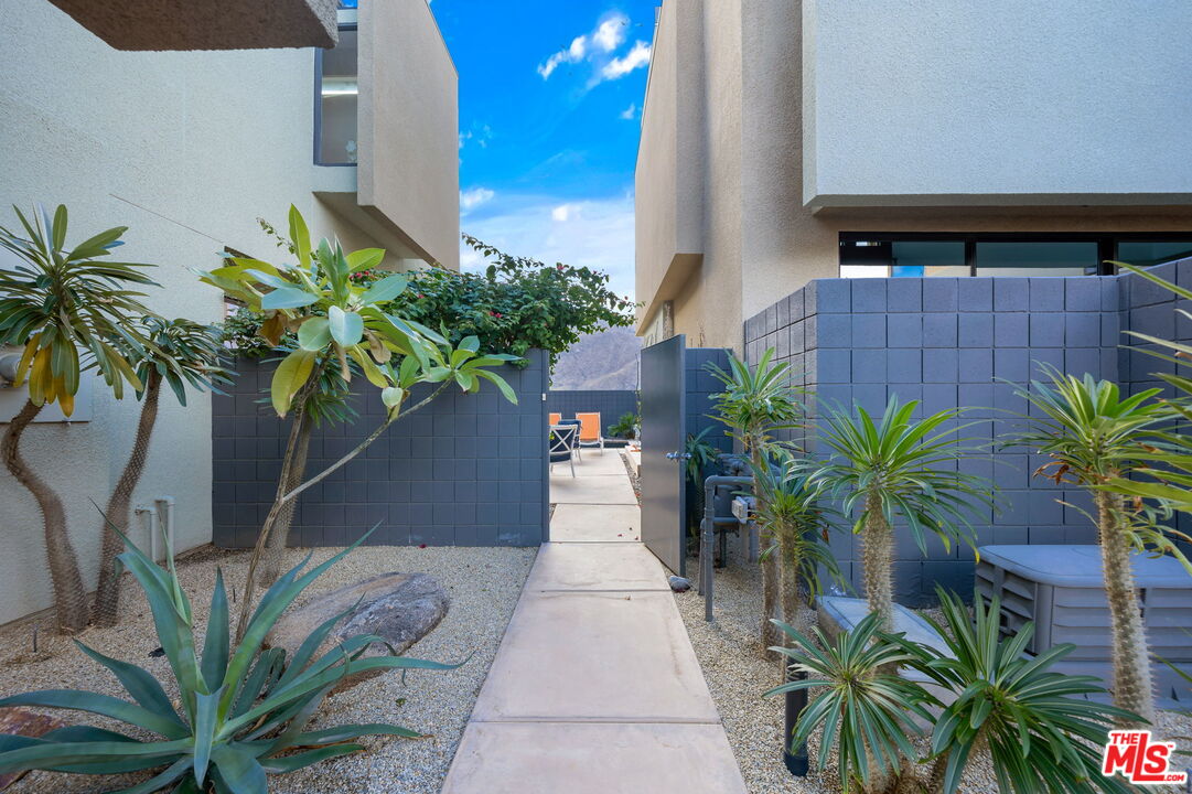 Image 9 for 1472 E BARISTO RD
