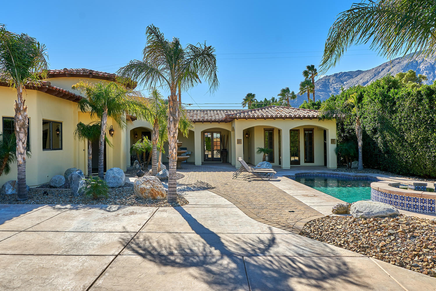 Image Number 1 for 695 W Racquet Club Road in Palm Springs