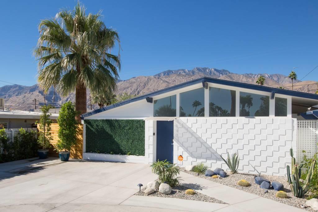 Image Number 1 for 547 N Sunrise Way in Palm Springs