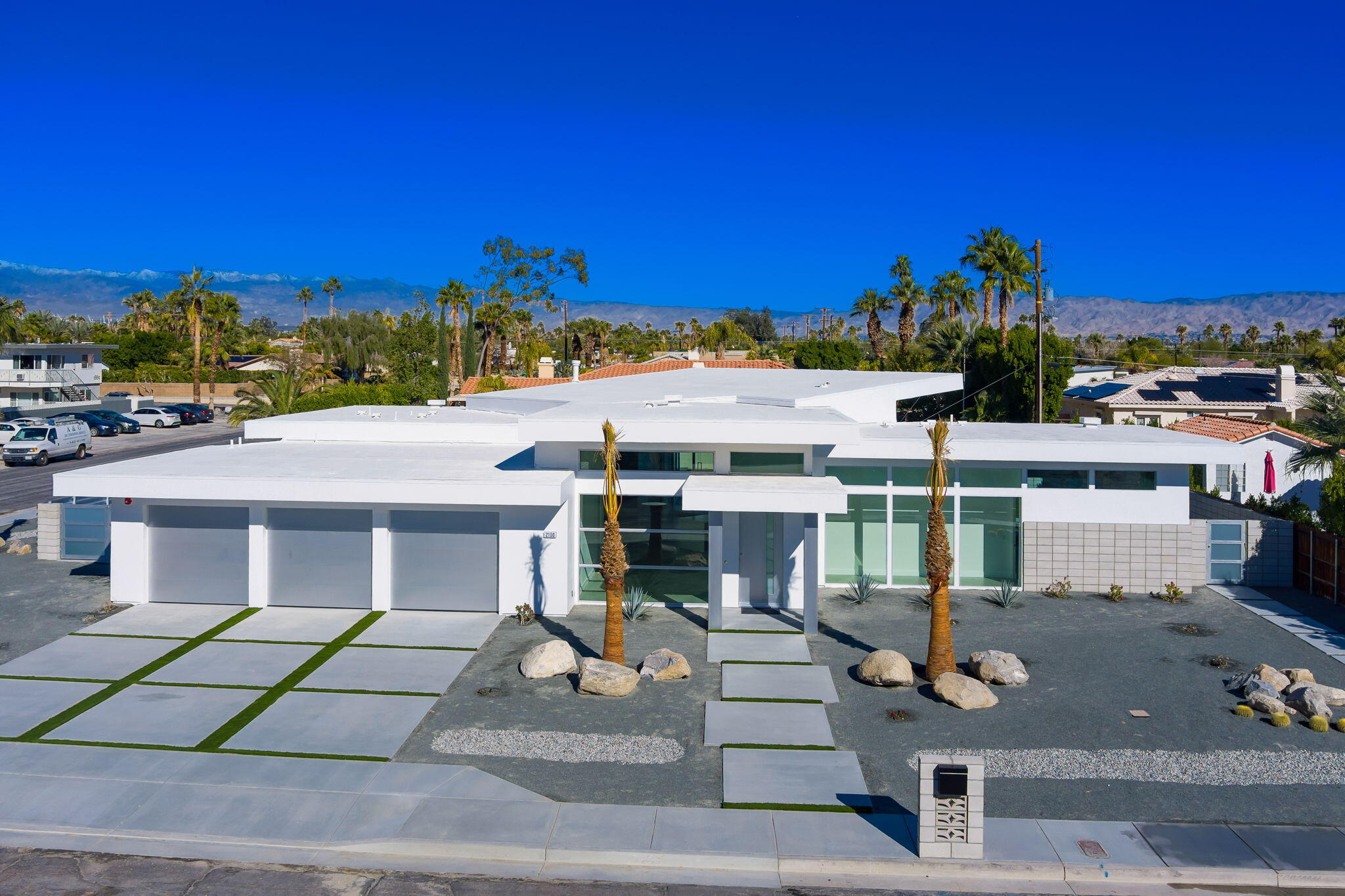 Image Number 1 for 2100 E Sahara Road in Palm Springs