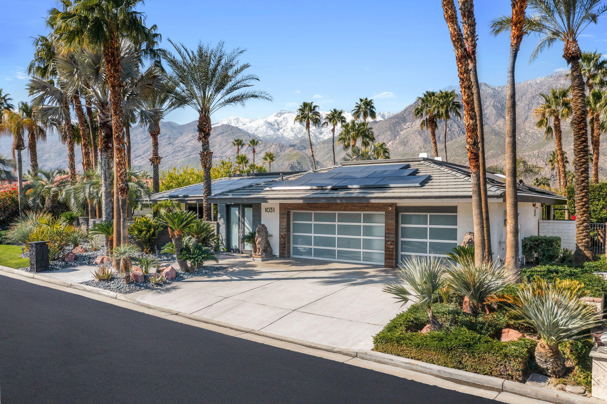 1031 Andreas Palms DR, Palm Springs, CA 92264
