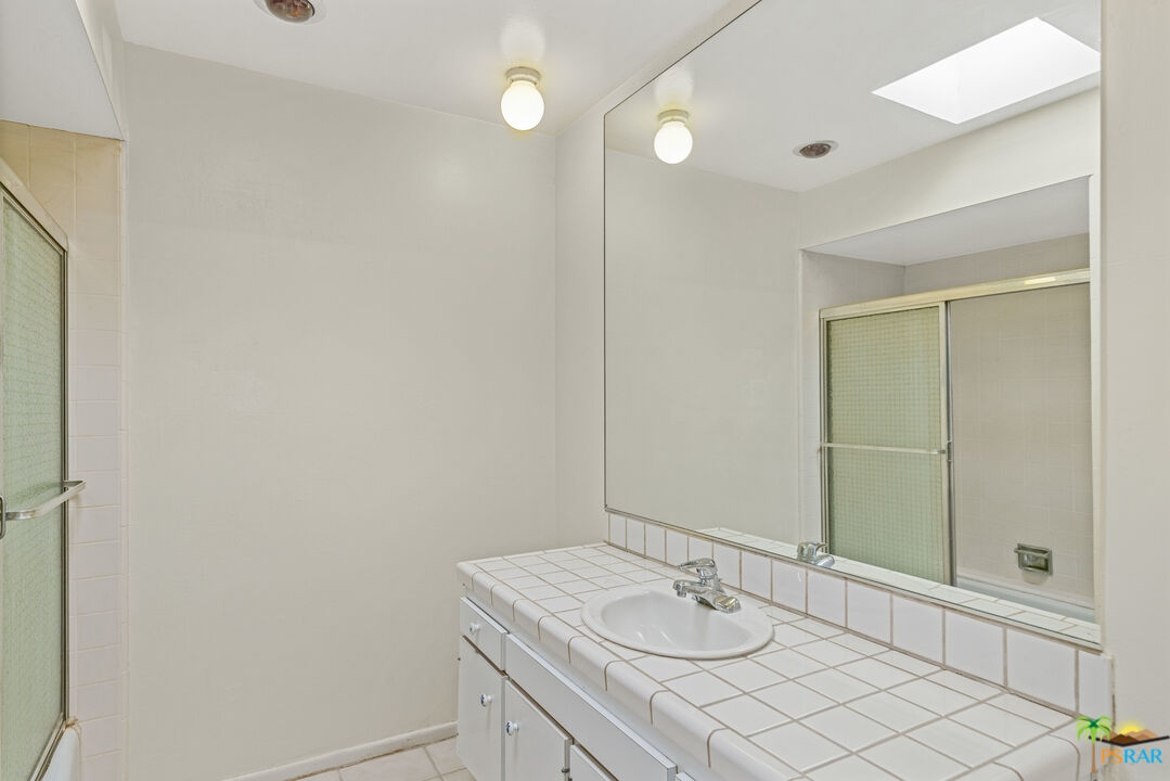 Image 21 for 760 E LA VERNE WAY