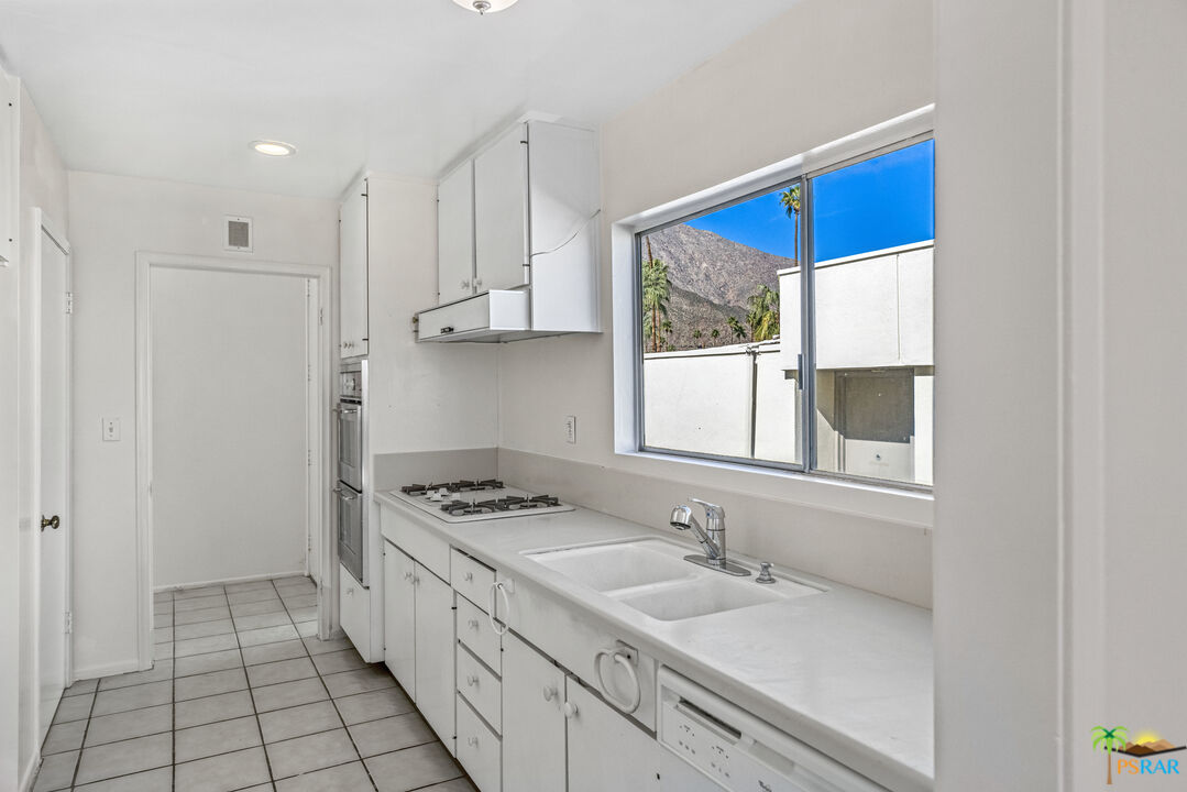 Image 10 for 760 E LA VERNE WAY